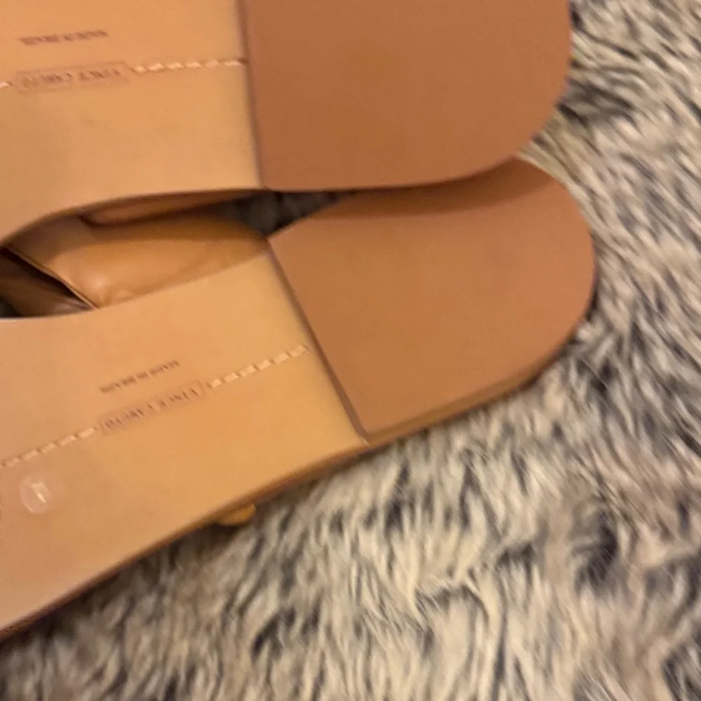 Vince Camuto Tan Leather Crossover Slide Sandals with Gold Stud Trim - Picture 5 of 6